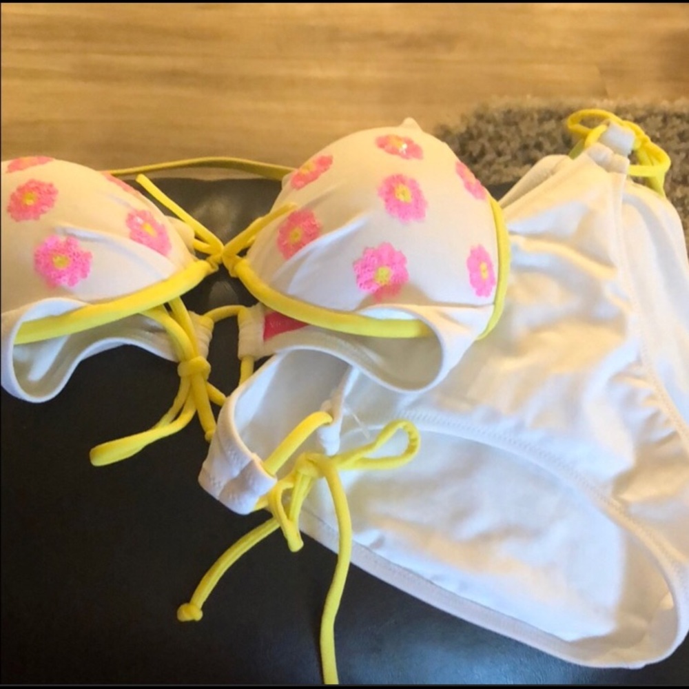 Victoria’s Secret bikini